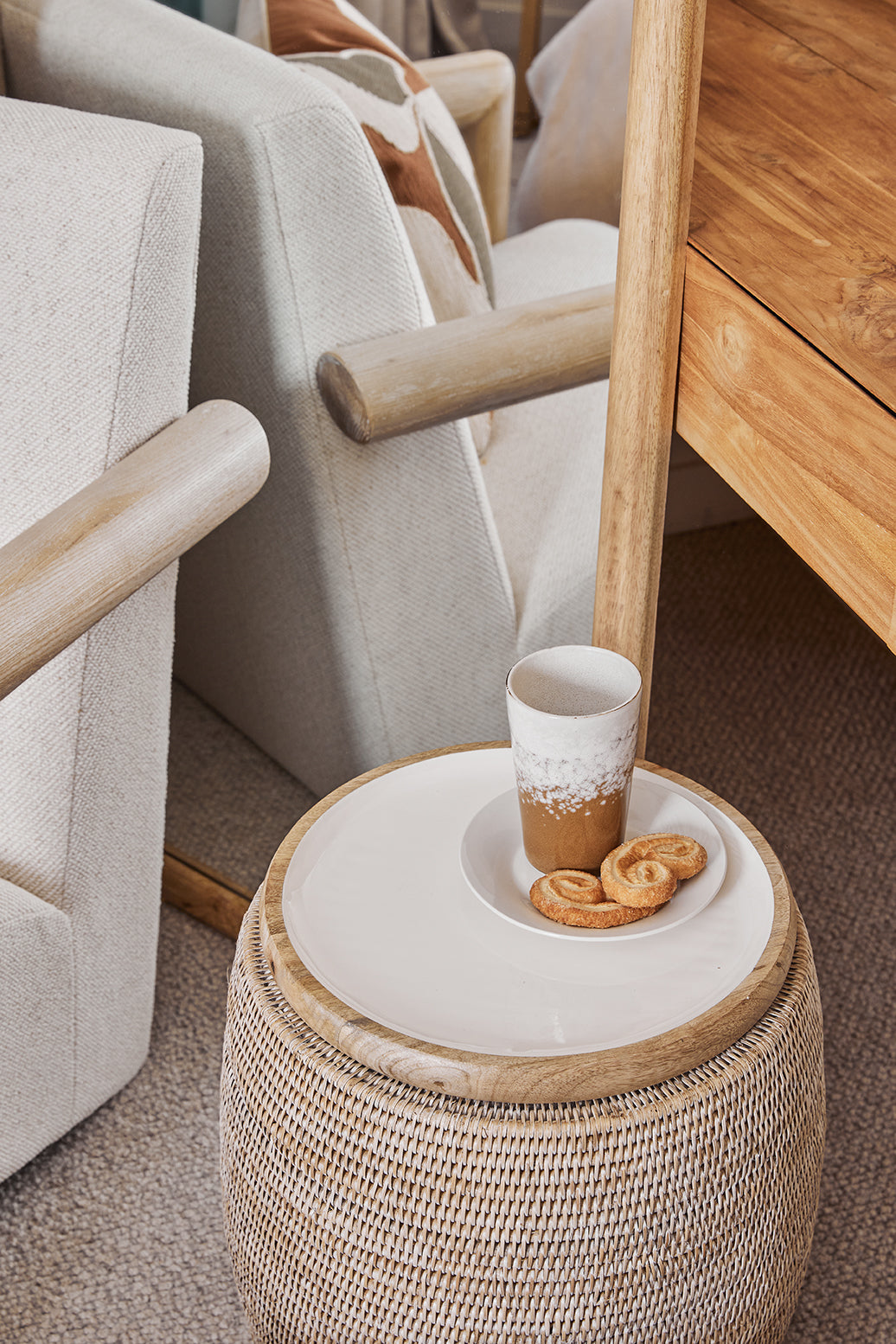 Corinne Circular Tray 35x35x3cm White & Natural